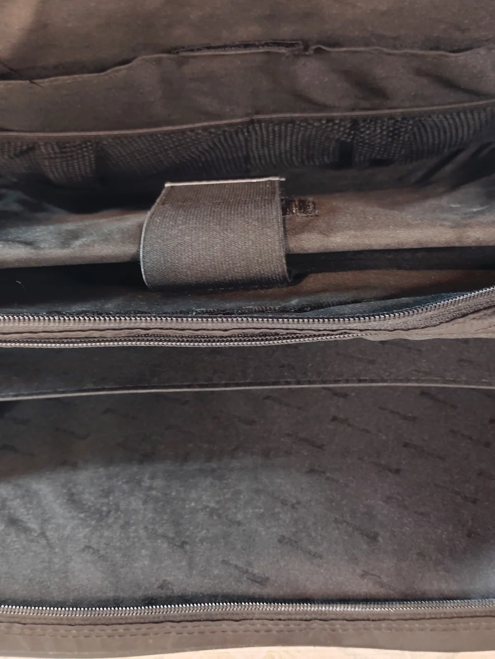 Targus  4 sections Black Laptop/Messenger/Briefcase, Travel Bag